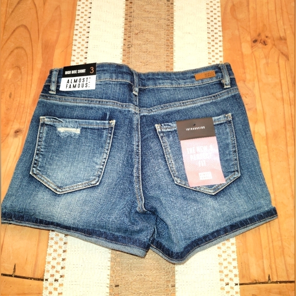 Almost Famous Shorts - Picture 2 of 3